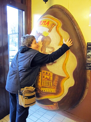 Шоколадное яйцо на Пасху Шоколадное яйцо на Пасху