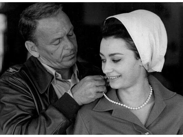 Шоколадное яйцо на Пасху Frank Sinatra e Raffaella Carrà